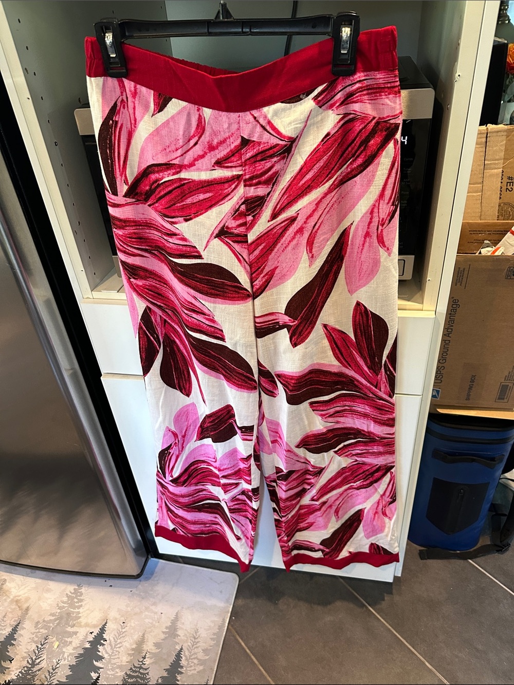 White closet wide leg linen style pants $69 retail stretchy
